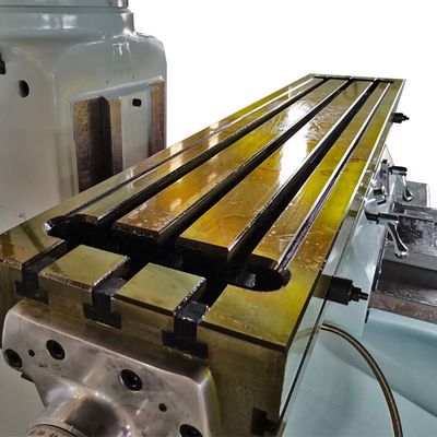 R8 NT30 NT40 Dikey Taret Freze Makinesi 1270x254mm Çalışma Tezgahı Boyutu