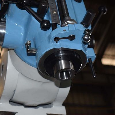 Metal İşleme için 75 ~ 4630 RPM İş Mili Hız Taret Dikey Freze Makinesi